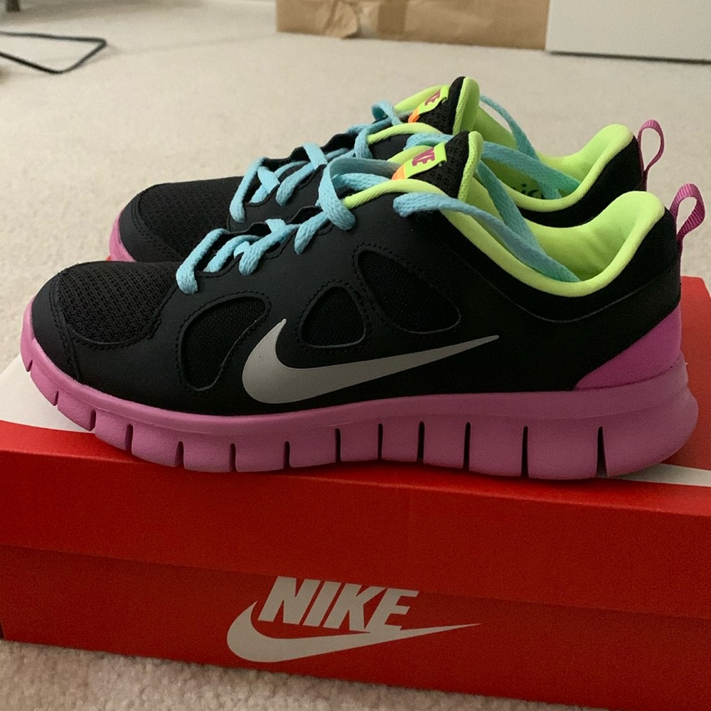 NIKE kids sneakers